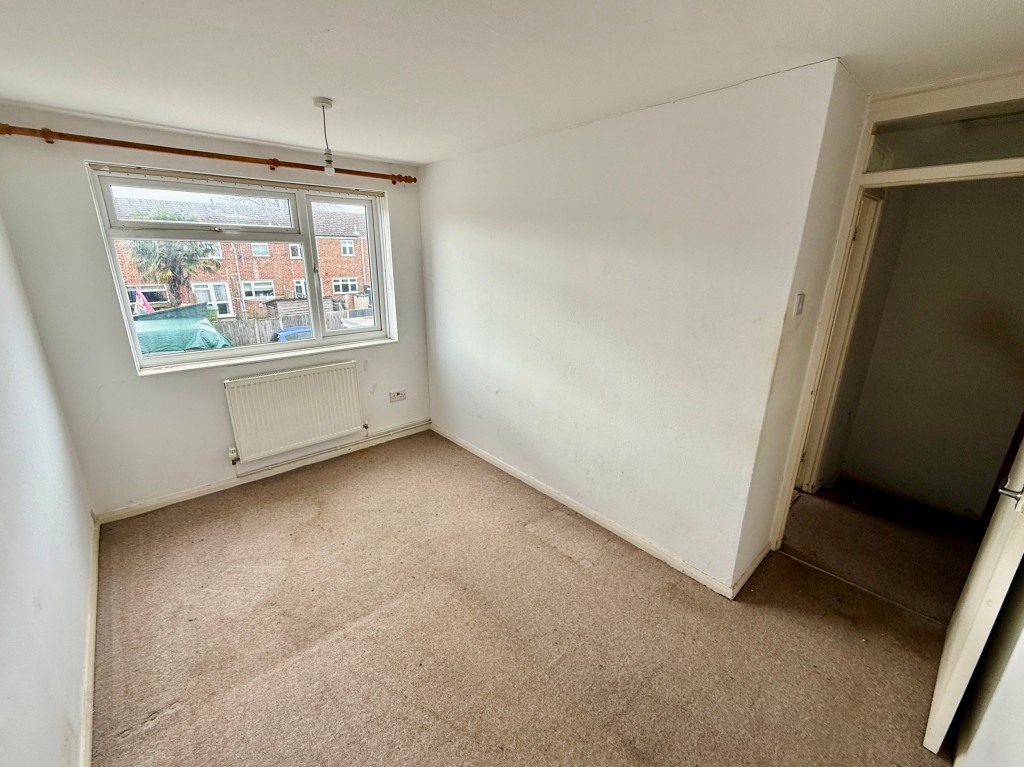 Lot: 59 - THREE-BEDROOM HOUSE FOR IMPROVEMENT - Bedroom two